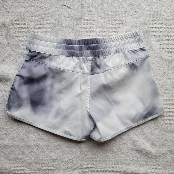 Lululemon Paradise Shorts Casual Active Beach Tie Dye Mini Shorts - Picture 2 of 7